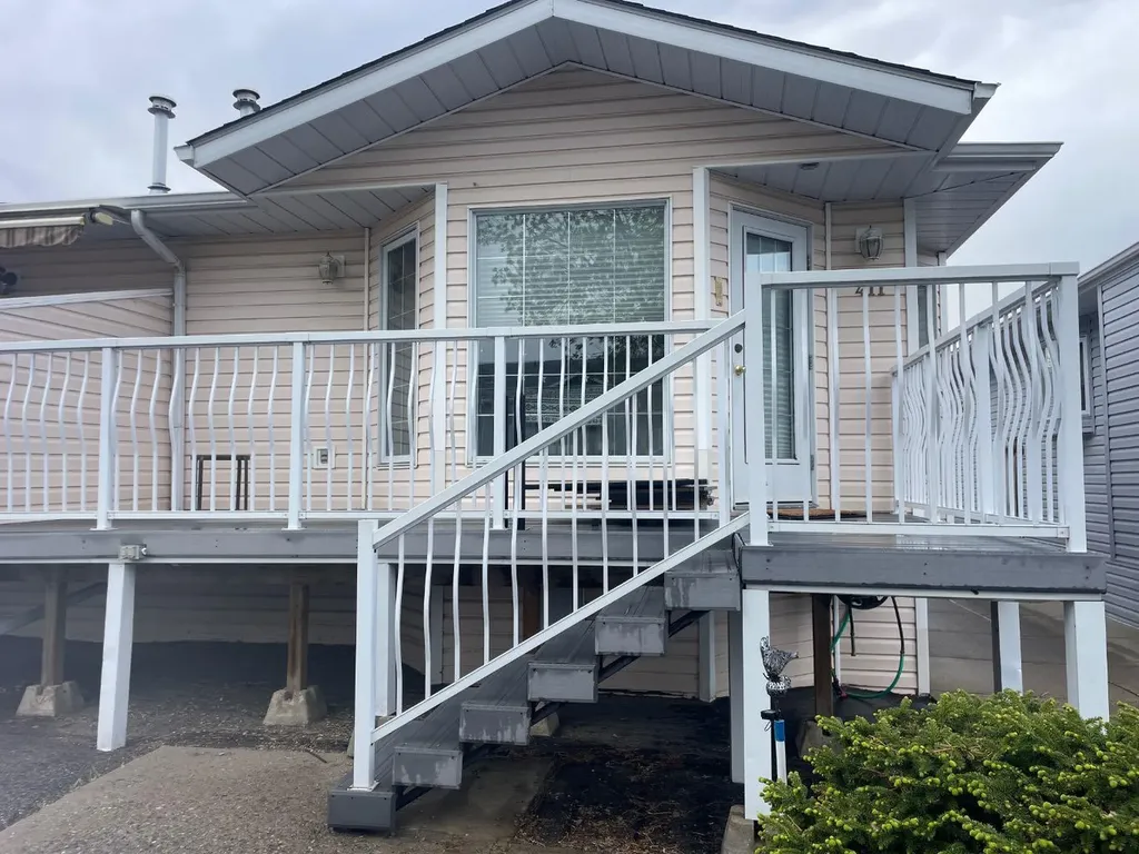 411 3 Street Brooks AB T1R 0E7