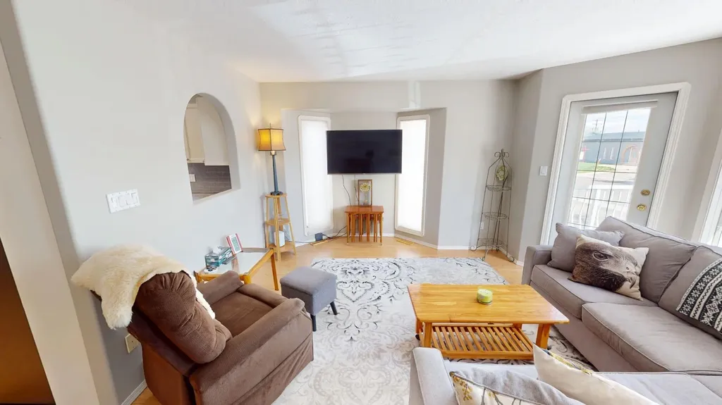 411 3 Street Brooks AB T1R 0E7