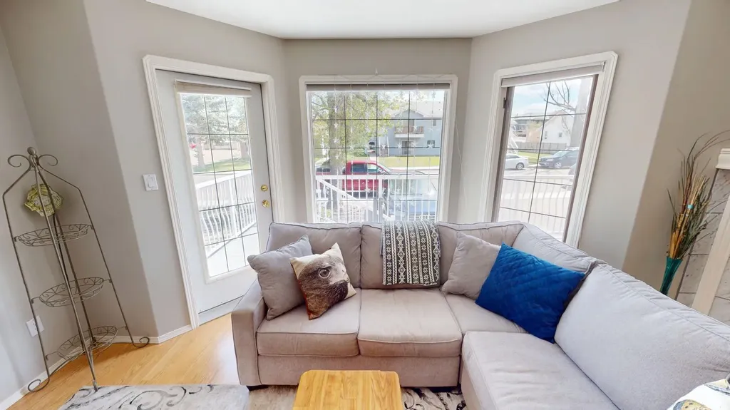 411 3 Street Brooks AB T1R 0E7