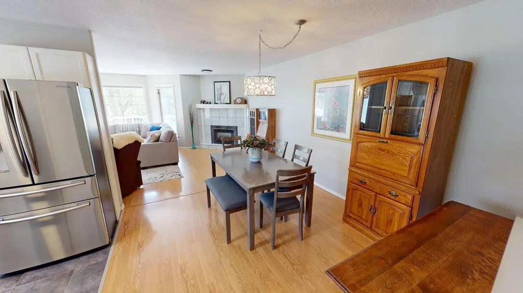 411 3 Street Brooks AB T1R 0E7