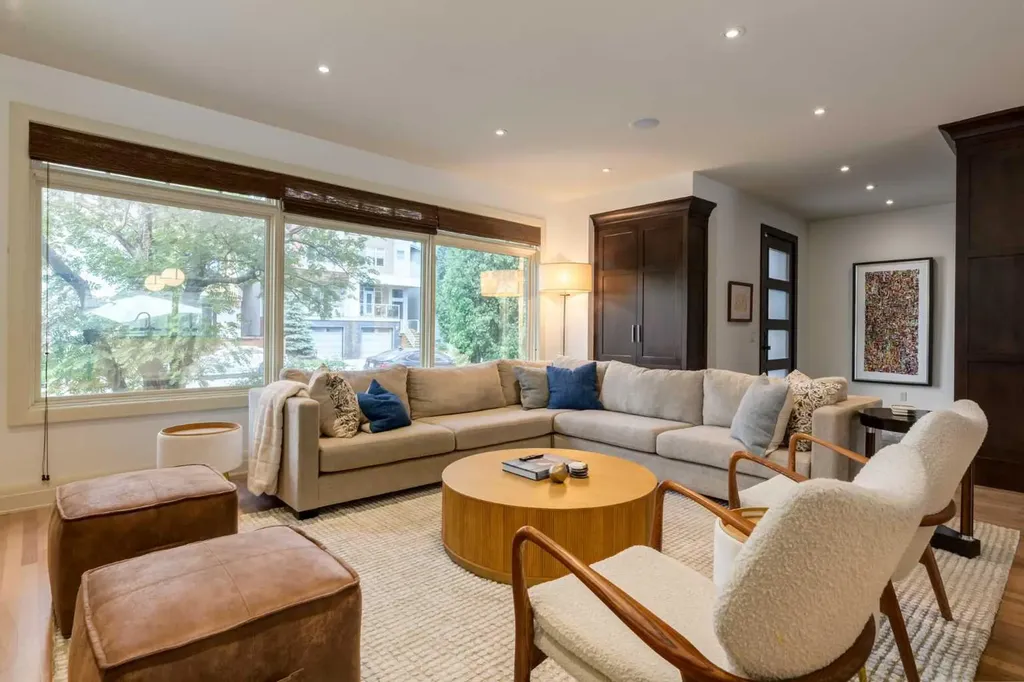 2339 Westmount Road NW Calgary AB T2N 3N7