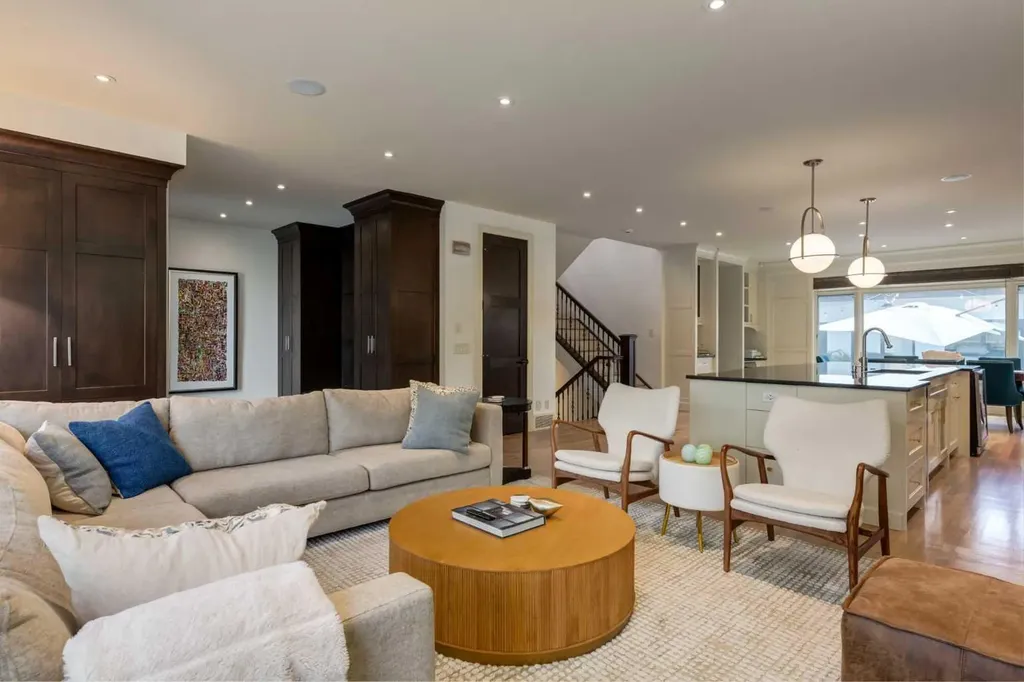 2339 Westmount Road NW Calgary AB T2N 3N7