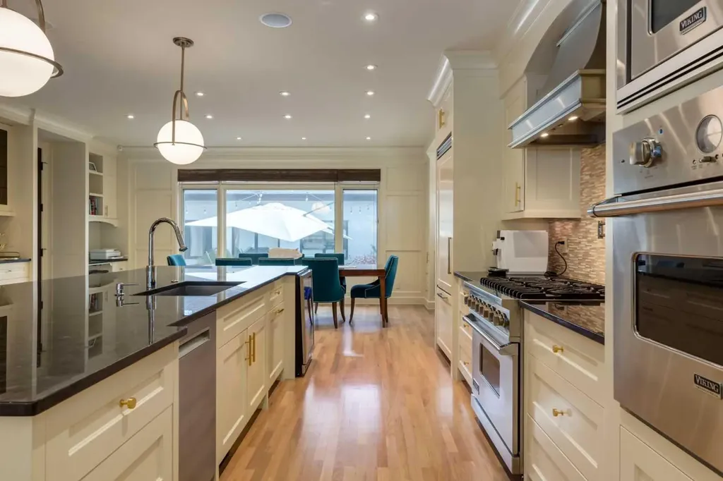 2339 Westmount Road NW Calgary AB T2N 3N7