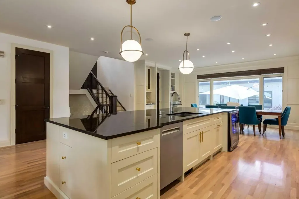 2339 Westmount Road NW Calgary AB T2N 3N7