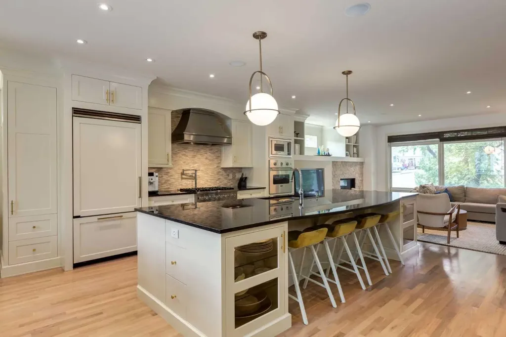2339 Westmount Road NW Calgary AB T2N 3N7