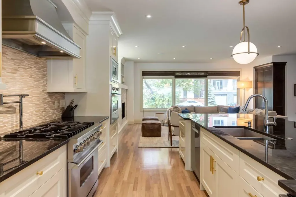 2339 Westmount Road NW Calgary AB T2N 3N7