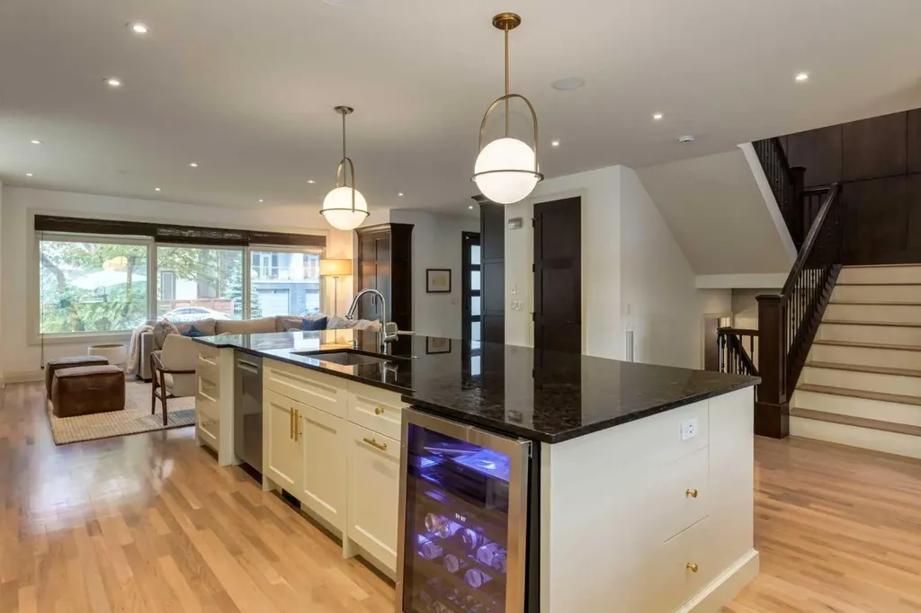 2339 Westmount Road NW Calgary AB T2N 3N7