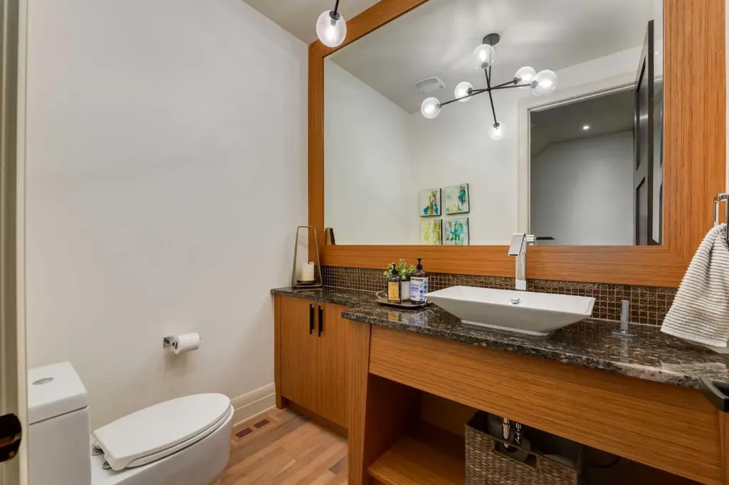 2339 Westmount Road NW Calgary AB T2N 3N7