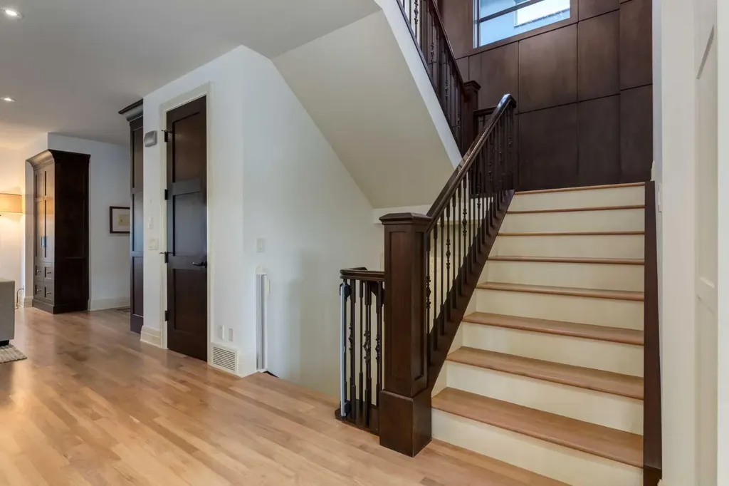 2339 Westmount Road NW Calgary AB T2N 3N7