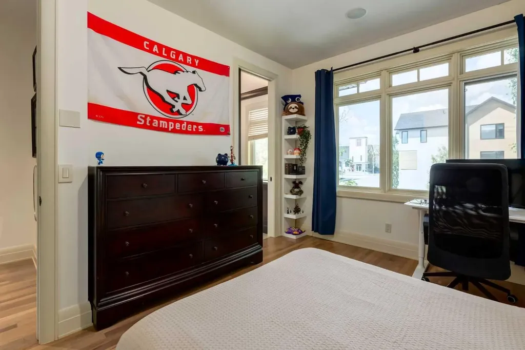 2339 Westmount Road NW Calgary AB T2N 3N7
