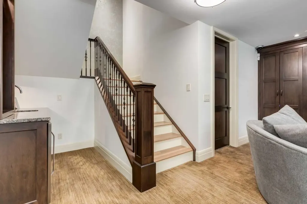 2339 Westmount Road NW Calgary AB T2N 3N7
