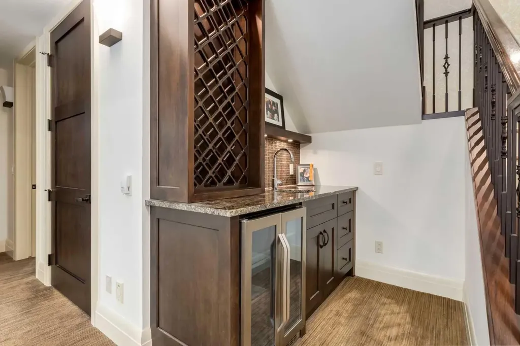 2339 Westmount Road NW Calgary AB T2N 3N7