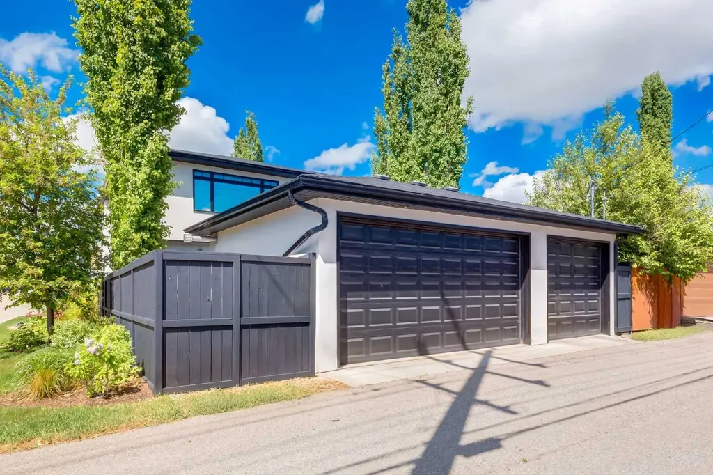 2339 Westmount Road NW Calgary AB T2N 3N7