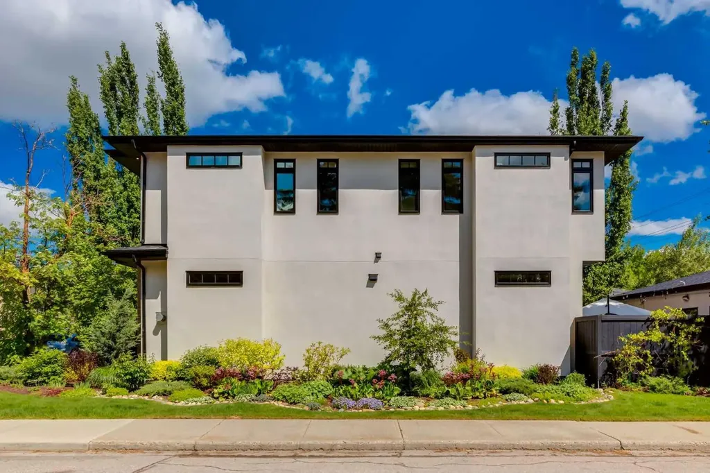2339 Westmount Road NW Calgary AB T2N 3N7