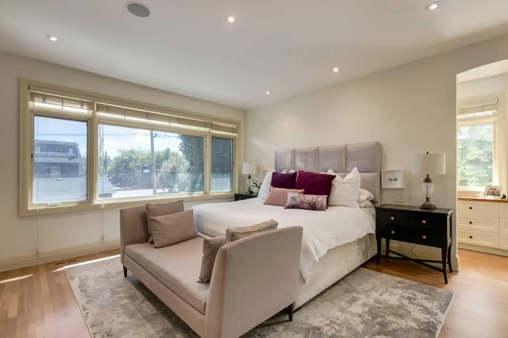 2339 Westmount Road NW Calgary AB T2N 3N7