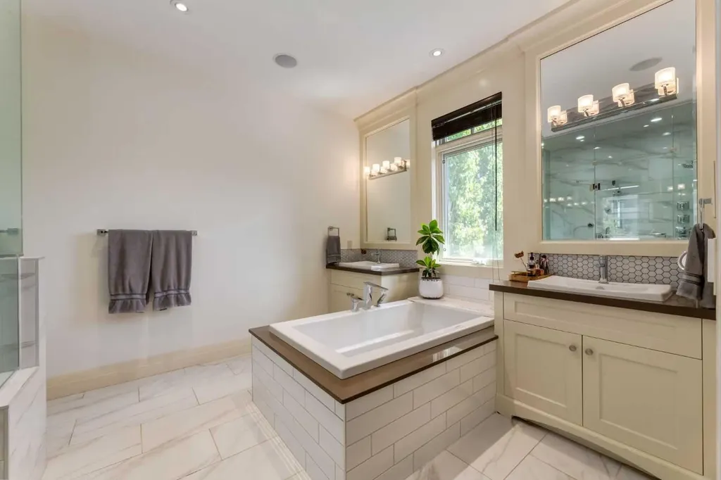 2339 Westmount Road NW Calgary AB T2N 3N7