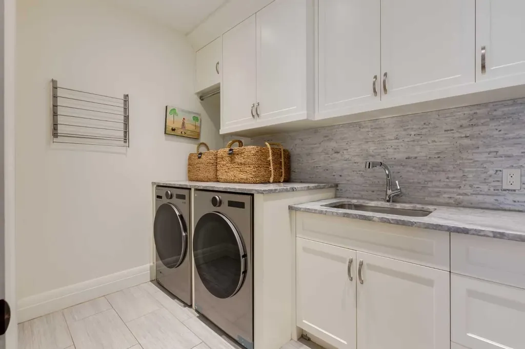 2339 Westmount Road NW Calgary AB T2N 3N7