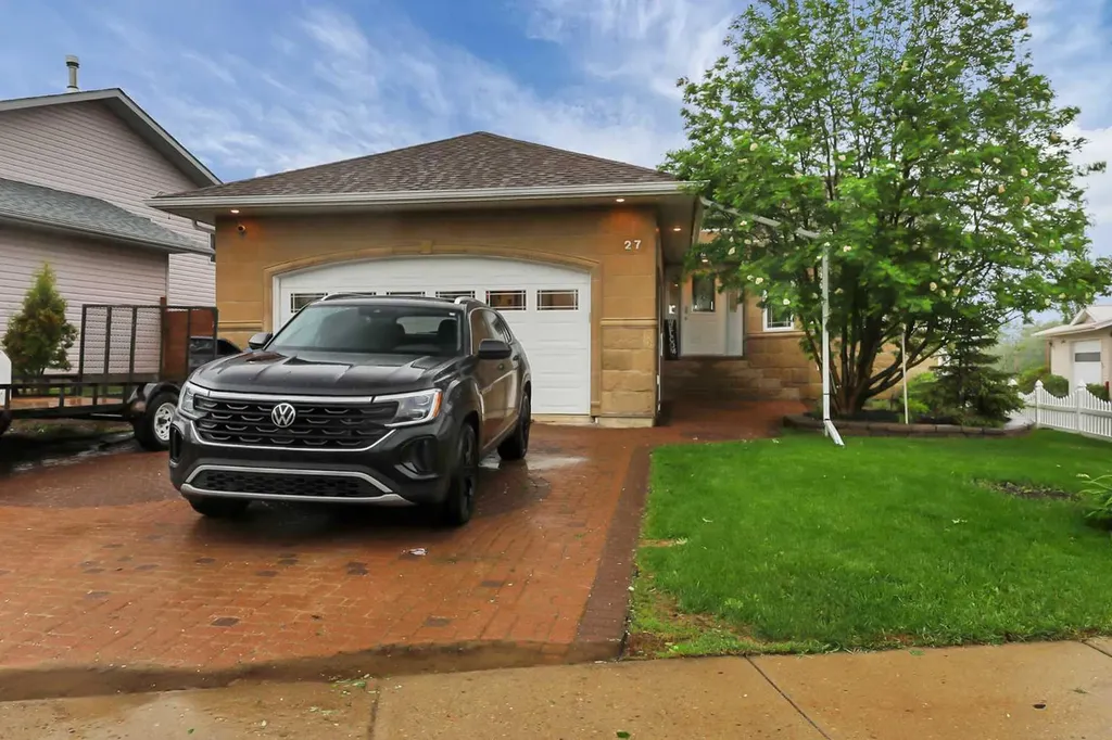 27 Fern Glade Crescent Sylvan Lake AB T4S 1Z7