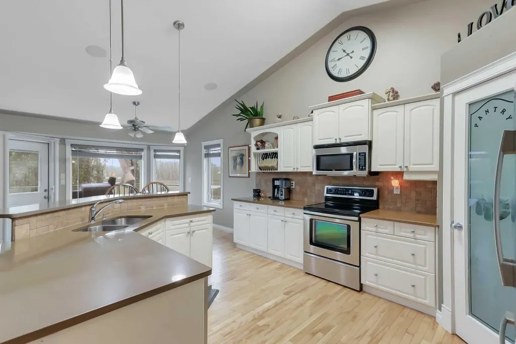 27 Fern Glade Crescent Sylvan Lake AB T4S 1Z7