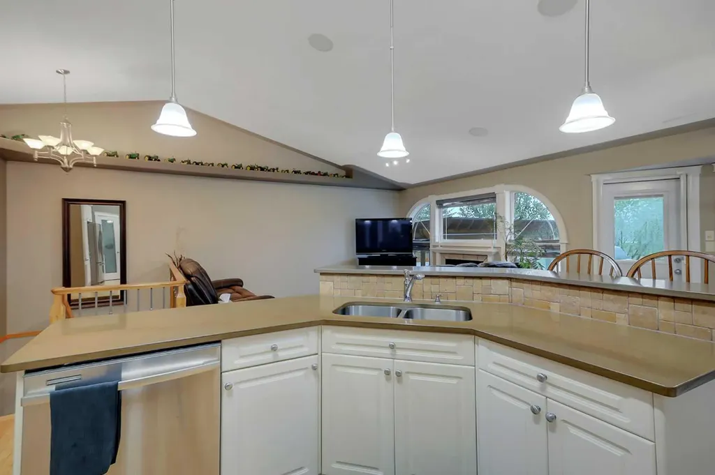 27 Fern Glade Crescent Sylvan Lake AB T4S 1Z7