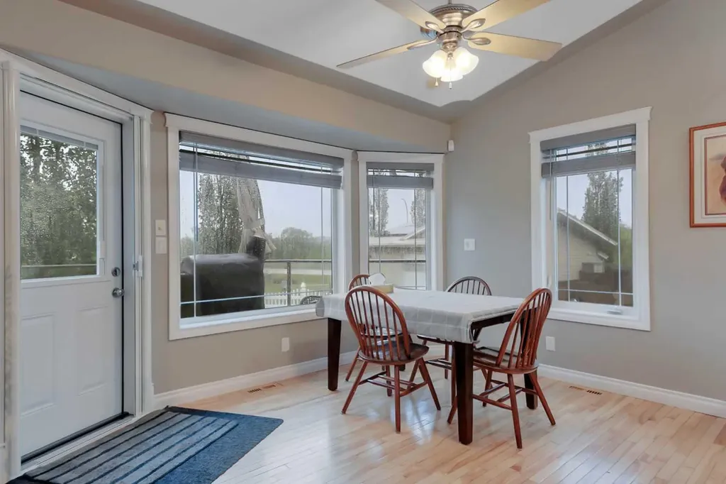 27 Fern Glade Crescent Sylvan Lake AB T4S 1Z7