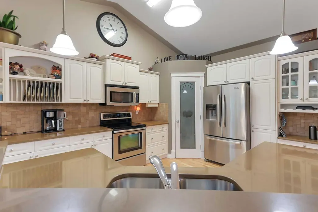27 Fern Glade Crescent Sylvan Lake AB T4S 1Z7