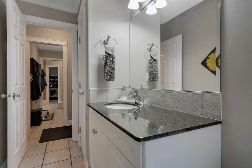 27 Fern Glade Crescent Sylvan Lake AB T4S 1Z7