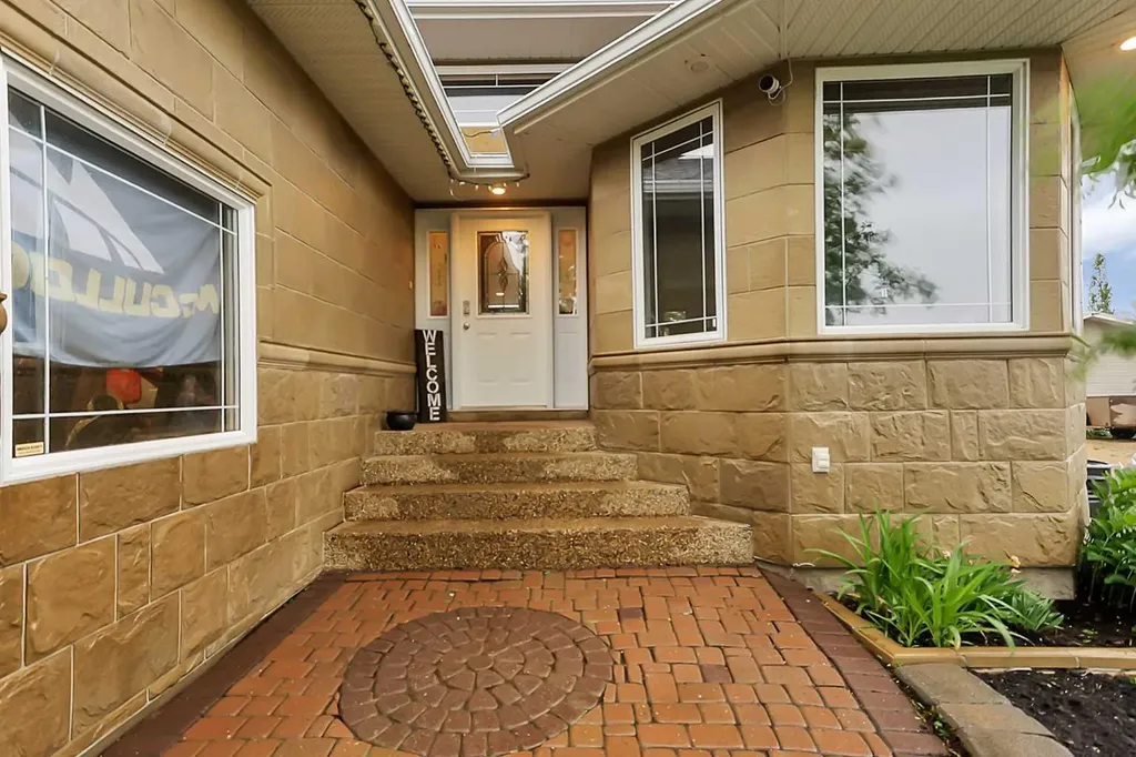 27 Fern Glade Crescent Sylvan Lake AB T4S 1Z7