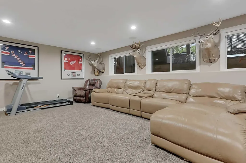 27 Fern Glade Crescent Sylvan Lake AB T4S 1Z7
