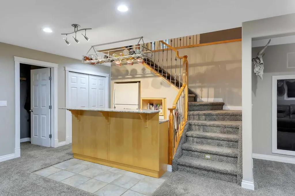27 Fern Glade Crescent Sylvan Lake AB T4S 1Z7