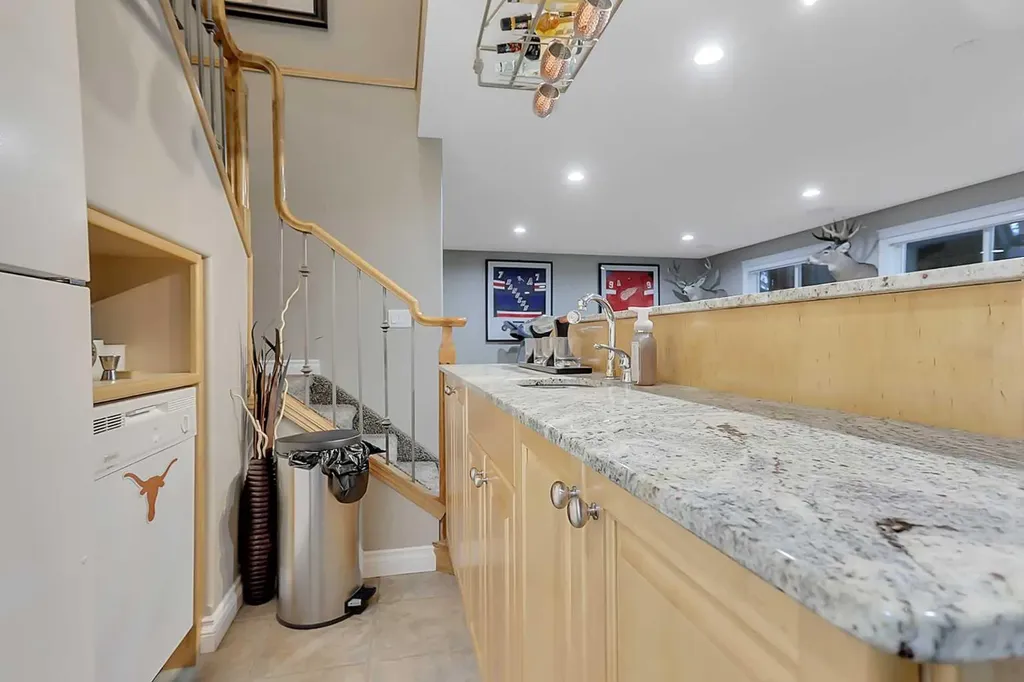 27 Fern Glade Crescent Sylvan Lake AB T4S 1Z7