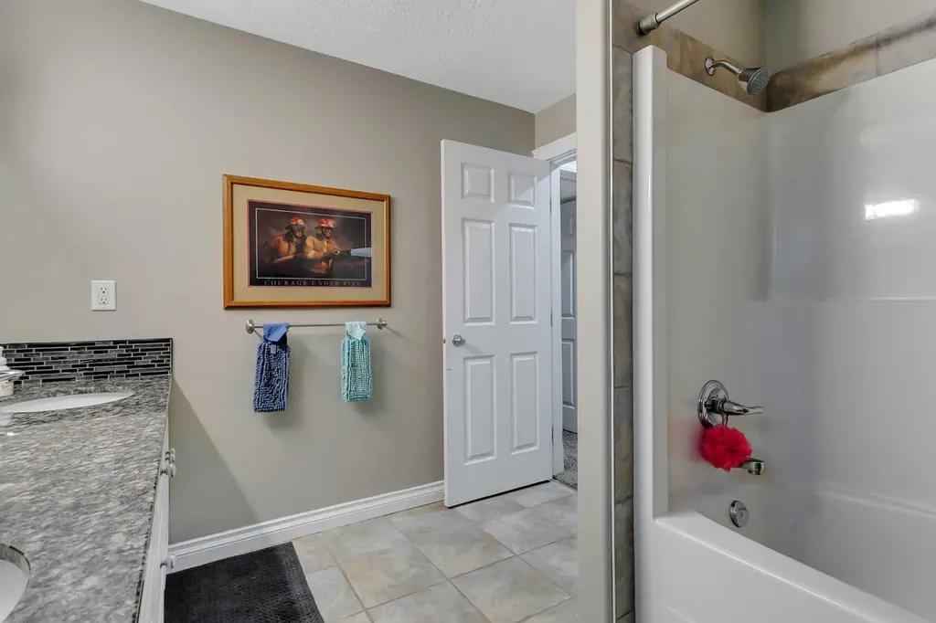 27 Fern Glade Crescent Sylvan Lake AB T4S 1Z7