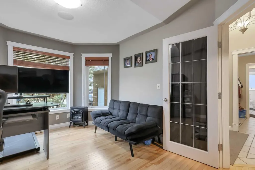 27 Fern Glade Crescent Sylvan Lake AB T4S 1Z7