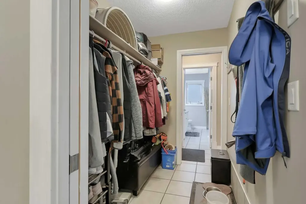 27 Fern Glade Crescent Sylvan Lake AB T4S 1Z7