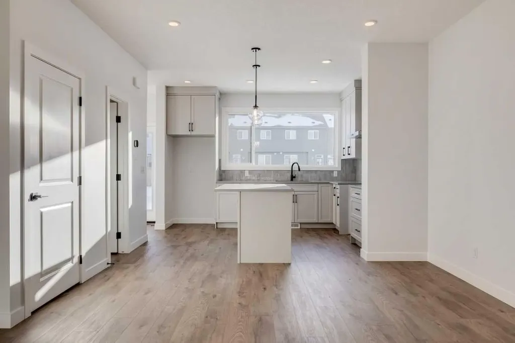 33 Savanna Place NE Calgary AB T3J 4B6