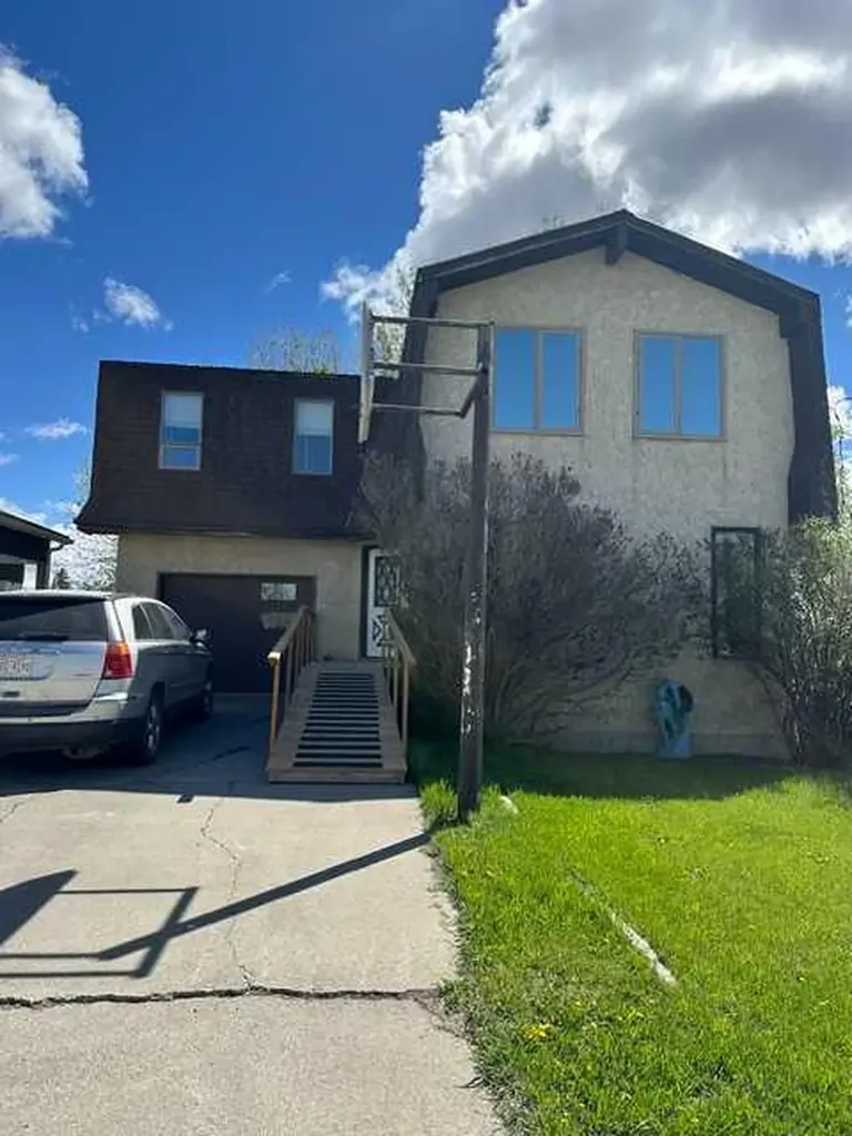 925 West Avenue Pincher Creek AB T0K1W0