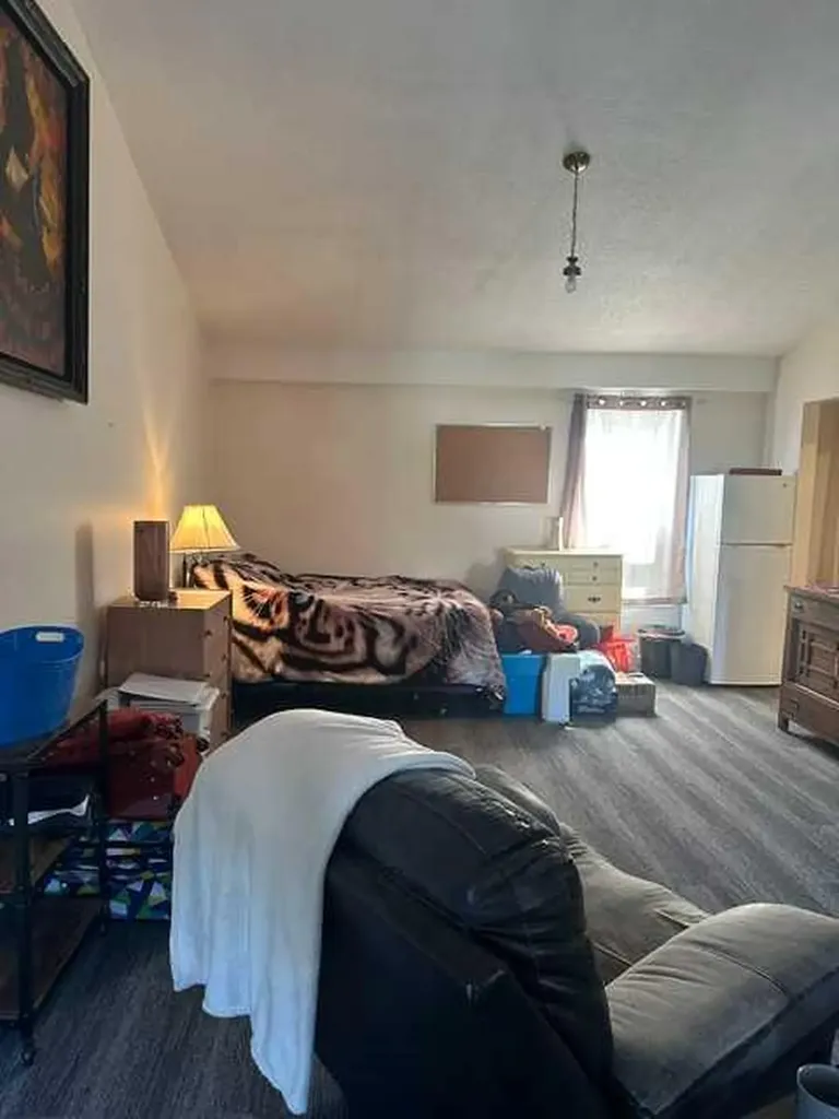 925 West Avenue Pincher Creek AB T0K1W0