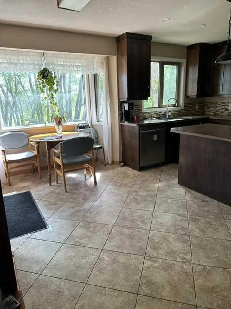 925 West Avenue Pincher Creek AB T0K1W0