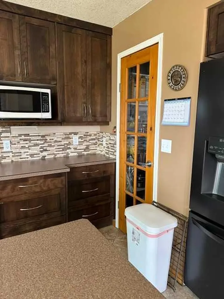 925 West Avenue Pincher Creek AB T0K1W0