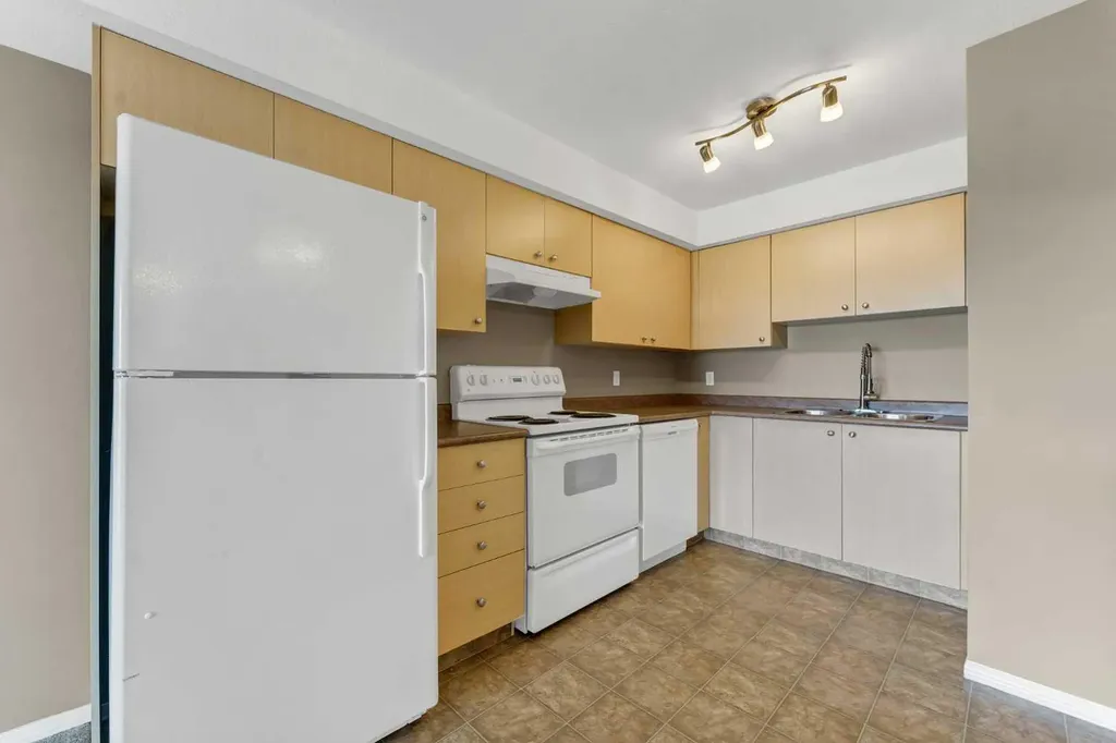 1648 Saamis Drive NW Medicine Hat AB T1C4X1