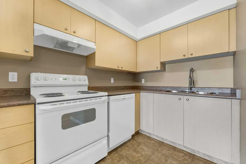 1648 Saamis Drive NW Medicine Hat AB T1C4X1