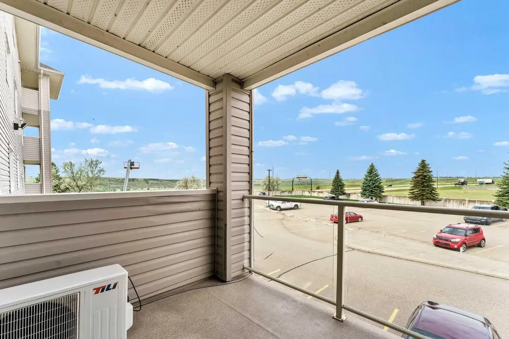 1648 Saamis Drive NW Medicine Hat AB T1C4X1
