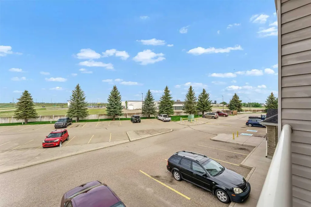 1648 Saamis Drive NW Medicine Hat AB T1C4X1