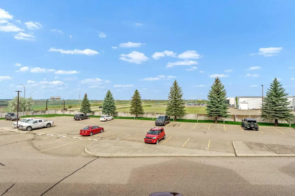 1648 Saamis Drive NW Medicine Hat AB T1C4X1