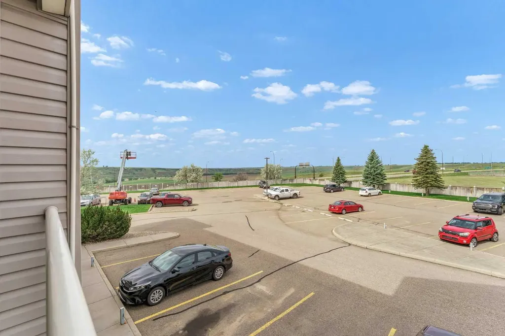 1648 Saamis Drive NW Medicine Hat AB T1C4X1