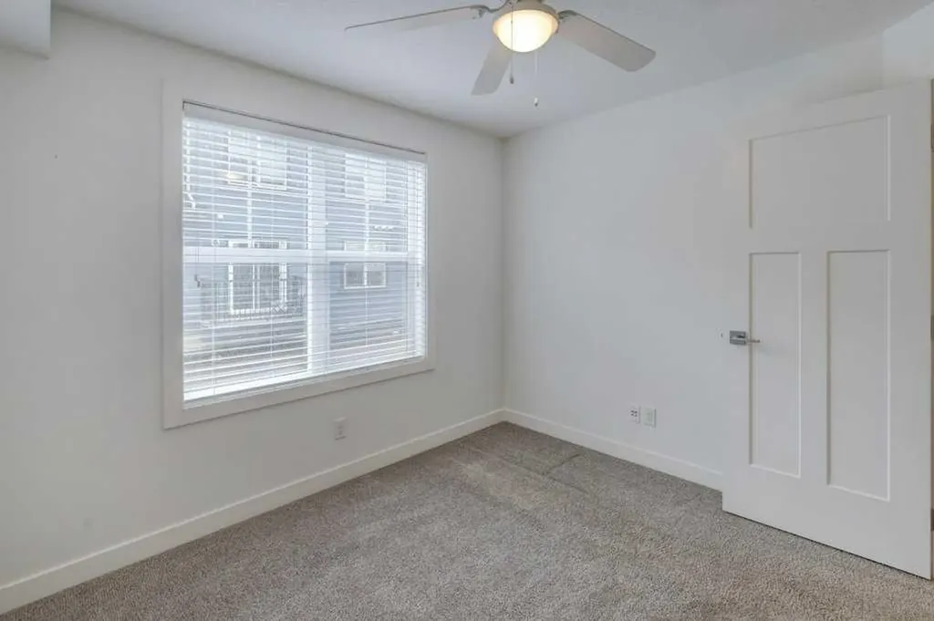 28 Evanscrest Gardens NW Calgary AB T3P 0S1