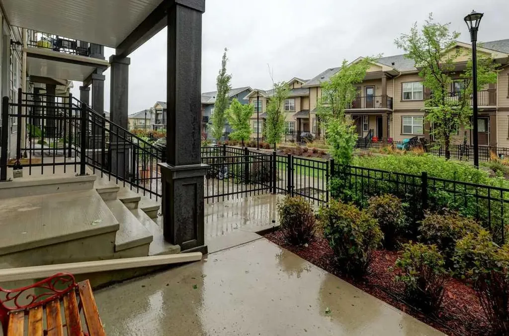 28 Evanscrest Gardens NW Calgary AB T3P 0S1