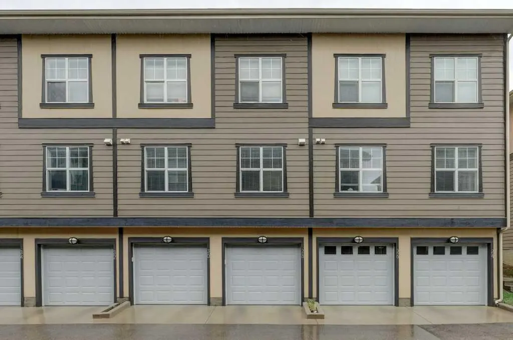 28 Evanscrest Gardens NW Calgary AB T3P 0S1