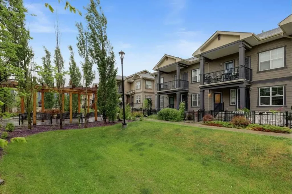 28 Evanscrest Gardens NW Calgary AB T3P 0S1