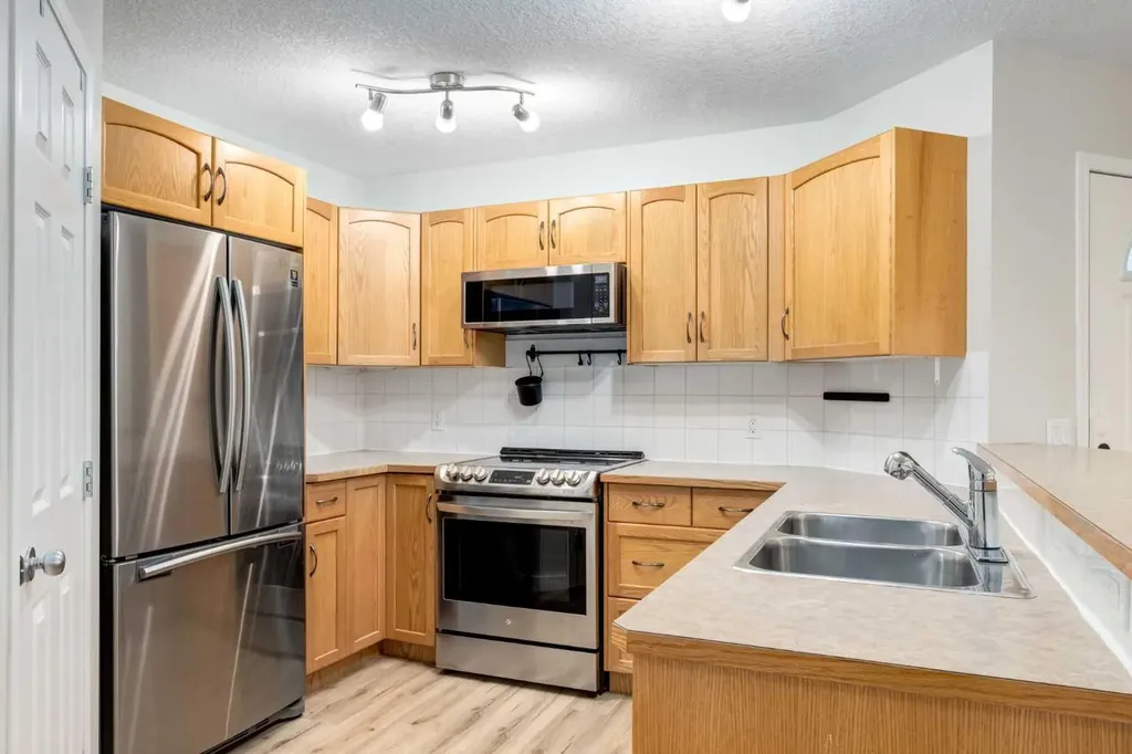 6202 Bowness Road NW Calgary AB T3B 0E3